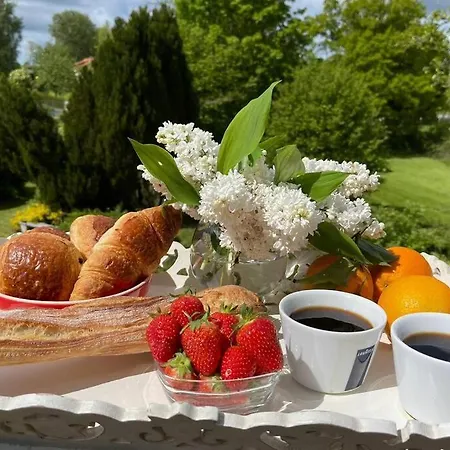 La Du Hameau * Sierville